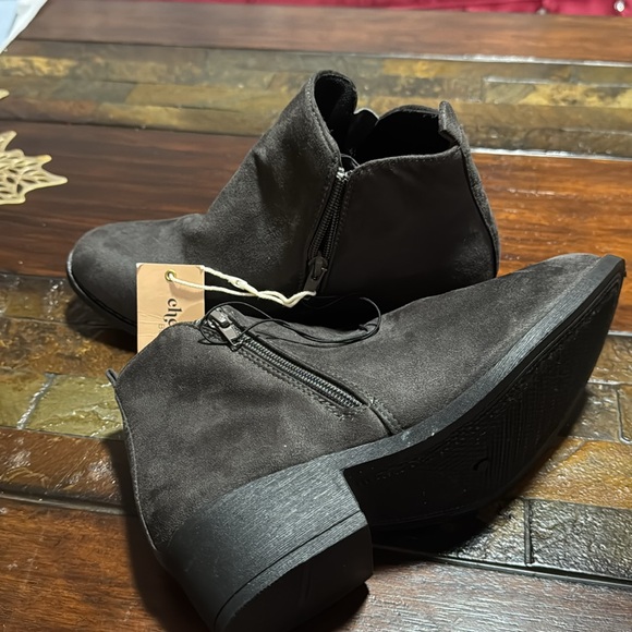 Chelsea Boots dark gray size 8. New with tags zipper size. - Picture 6 of 6